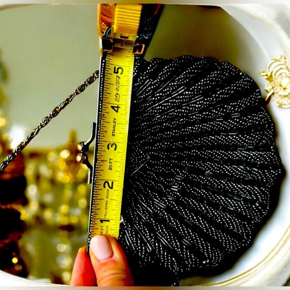 La Regale vintage black hand beaded shell purse - Picture 4 of 10